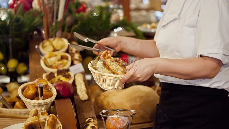办公室休闲食品，如何选择厂家直供？**